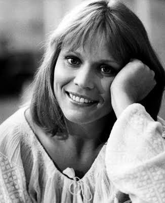 Happy birthday Marthe Keller. My favorite film with Keller (and my favorite Keller performance) so far is Au galop. 