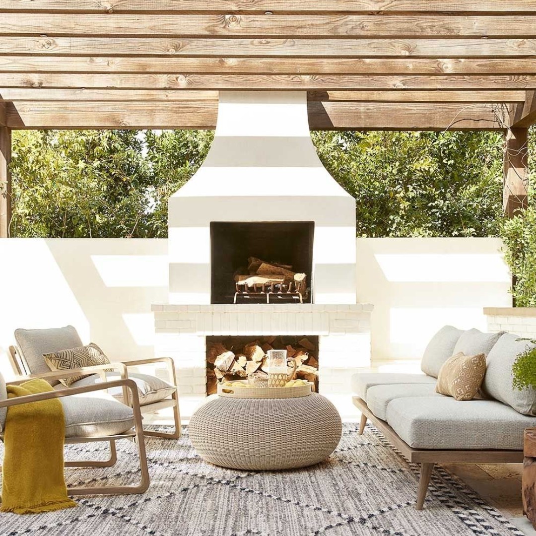 2022 Interior Trends:Indoor-Outdoor Living

Extend your living space beyond the walls of your home and enjoy a lifestyle infused with nature. Make the most of your garden spaces by adding comfy furniture for place to lounge in the elements.