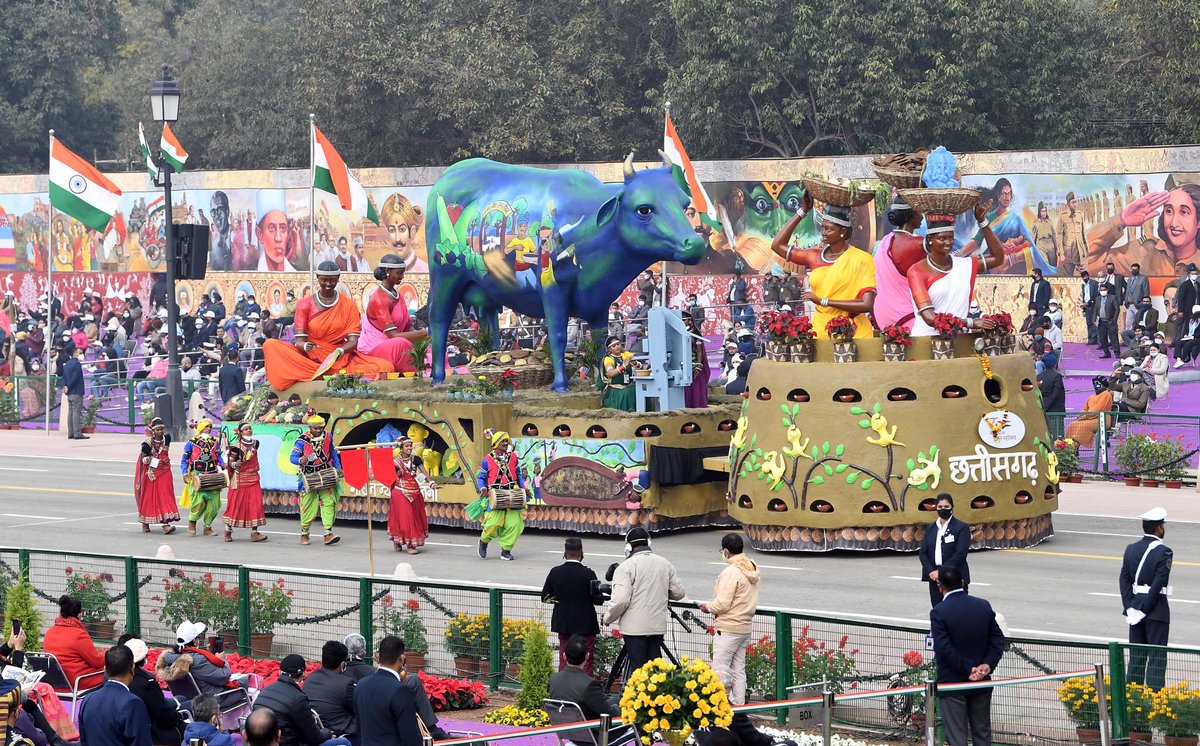 Republic Day: Chhattisgarh's tableau was about Godhan Nyay Yojana i.e. Cow dung procurement scheme

Tableau showed diyas made of cow dung

Chhattisgarh's congress govt launched cow dung based power generation project.

That's why liberals decided not to make gobar jibe on tableau