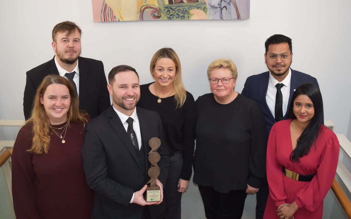 EFMPFM's tweet photo. EFMP Irish Partners @FMIHeadOffice  win outsourced partner or the year at the Irish Customer Contact Centre Awards.  https://t.co/E5kutFSj8Q  #awards #customerservice #partnershipmarketing https://t.co/0zrrLHZYTg