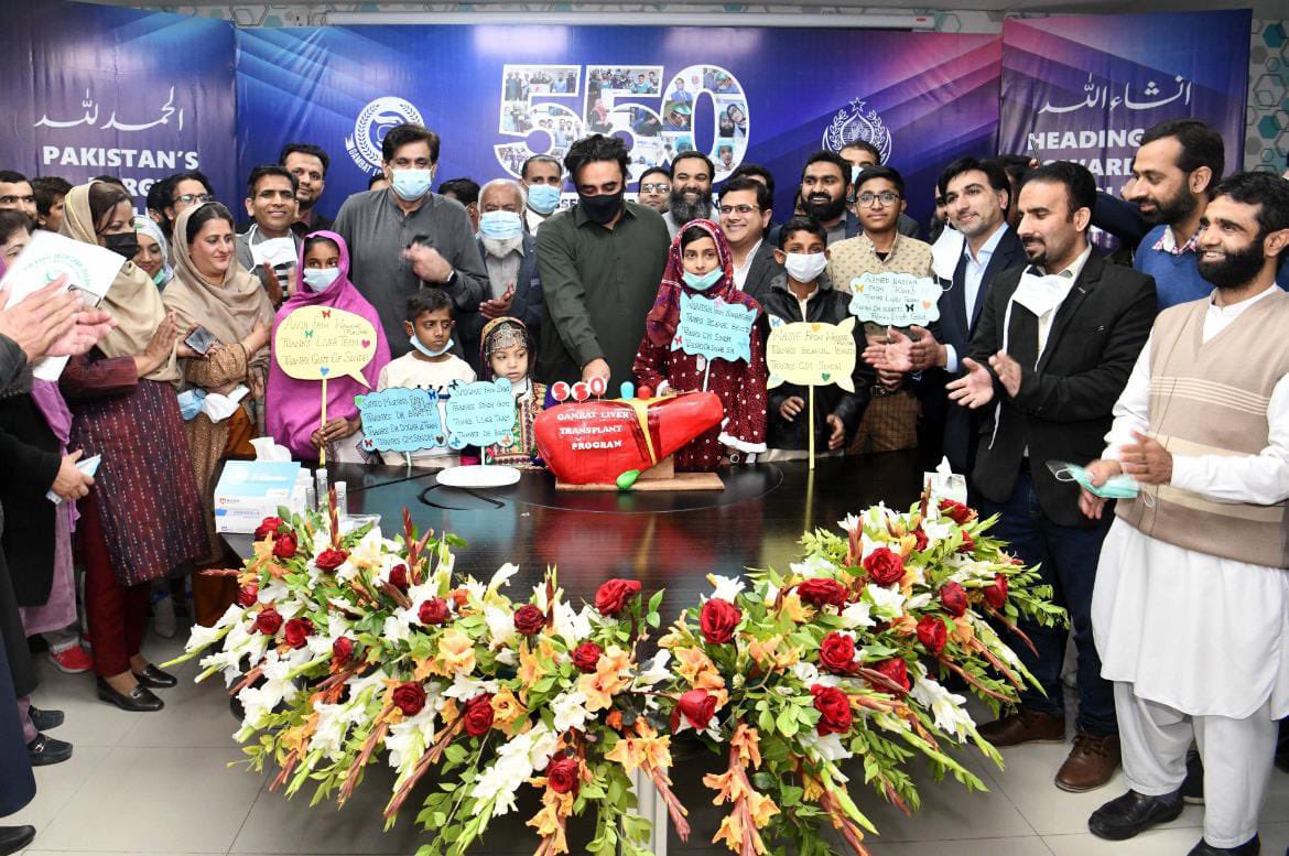 BBhuttoZardari's tweet photo. Returned to Gambat #Sindh today. already famous for providing free liver, kidney &amp; heart treatment, to inaugurate bone marrow transplant, cancer treatment &amp; emergency rapid response trauma centres. These too will be 100% free of cost for all Pakistanis. https://t.co/ayV3IVO3mS