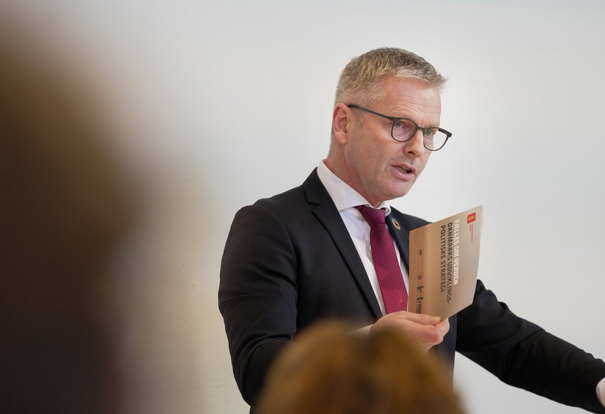 udviklingsmin's tweet photo. I dag mødtes jeg med de 18 civilsamfundsorganisationer, som er blevet Strategiske Partnere i de kommende fire år. Stolt over, at vi i Danmark har så stærke kræfter, der alle arbejder for at skabe en bedre verden #dkaid #dkpol https://t.co/Yp6oVvryXg