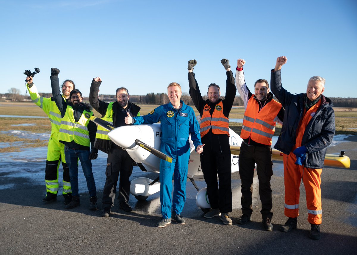 📰 BREAKING NEWS: Historic first flight of a piloted electric race plane achieved today

➡️ airracee.com/historic-first…

#AirRaceE #AirRacing #Motorsport #Aviation #engineering