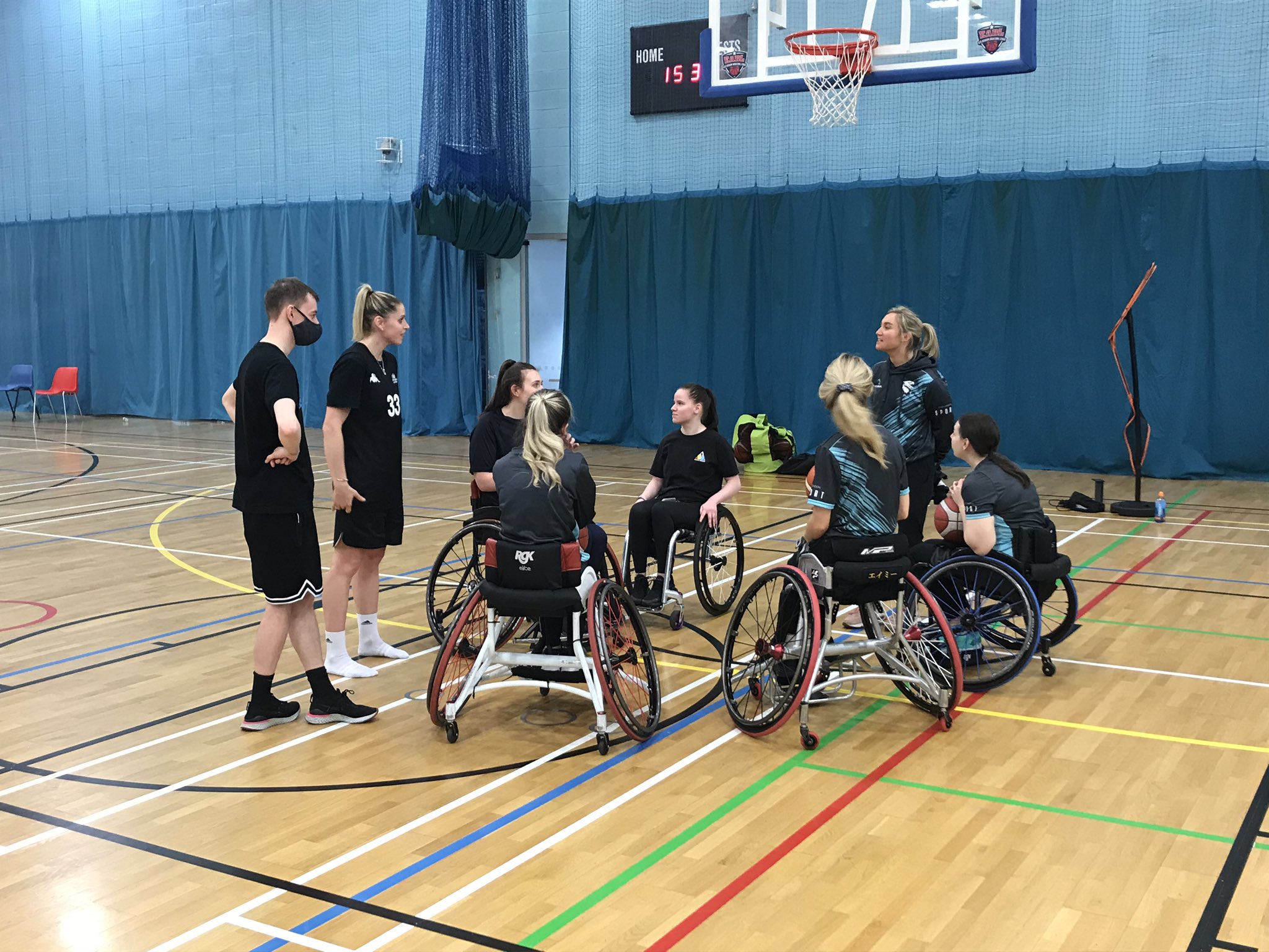 Denken Sie voraus Formation Getriebe basketball parcours Faschismus