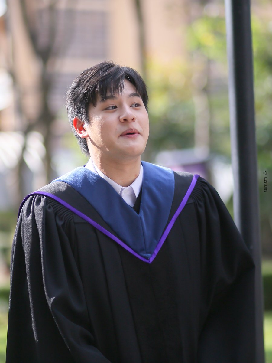 tarntm's tweet photo. ฟิลลิ่งแบบ หูยๆๆๆ ดูโน้นๆๆ 🤣
#GraduationPluemPurim
#PluemPurim https://t.co/3bmF2TiZHu
