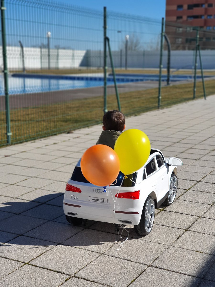 EsterGzGz's tweet photo. Oh, happy day 🎈 

#Bosco #2años https://t.co/h4ohSDPPLg