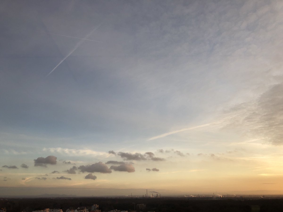 skoldehoff's tweet photo. Grüße aus dem kleinen Funkhaus am Rande der Stadt. @DLF #DLFnova https://t.co/wXXB3NbGxZ