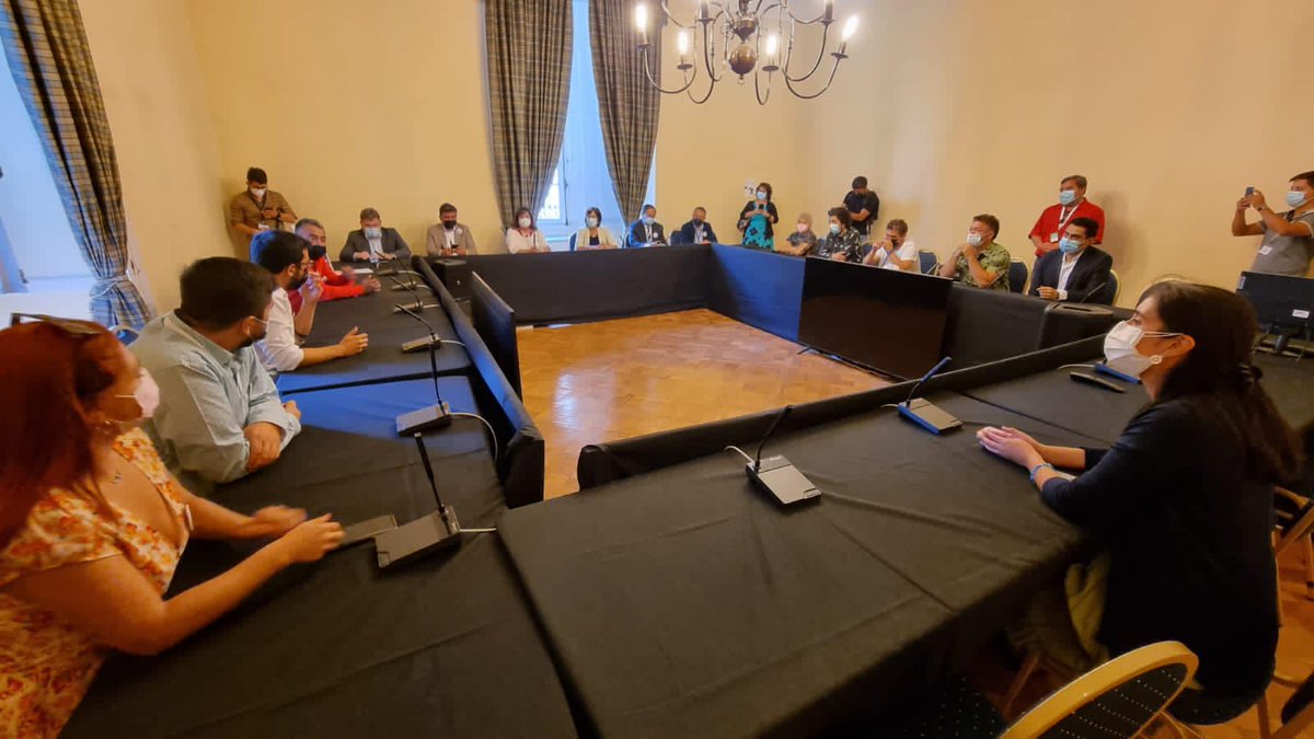 munisanfelipe's tweet photo. Alcaldesa Carmen Castillo llegó hasta el ex Congreso para respaldar la idea de la creación de las Regiones de Aconcagua y Chiloé, la que está refrendada en una iniciativa popular de norma, a objeto de que pueda ser discutida y sesionada por la Convención Constituyente. https://t.co/mVjF8g3Mkd