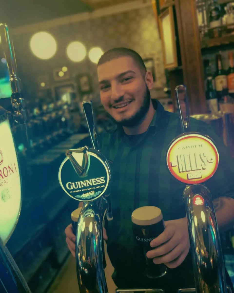 TheBluePostsSt1's tweet photo. Every pint is poured in a way that brings out the best in everyone! 🤩
Pop in for a life changing experience with us! 

#Peroni #Guinness #Bulmers #EstrellaDamm #GreeneKing #Pub #LocalPub #UK #London #Ritz #StJamess https://t.co/yr9Op9h2yE