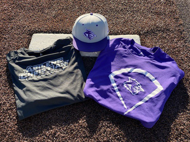 Today feels like a great day for a giveaway…

You get to choose; 
➡️Hat, a shirt, or both!  

For a chance to WIN some <a href="/ACU_Baseball/">ACU Baseball</a> gear ↙️↙️
🧢~~ Like this tweet
👕~~ Retweet this tweet
🧢&amp;👕~~ Like &amp; Retweet

👉Tag 3️⃣ friends for a better chance to WIN!
*Must follow to WIN