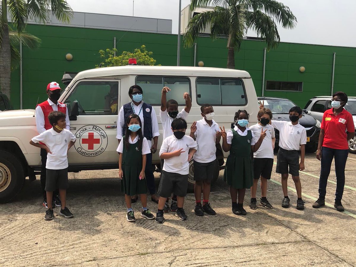 ERV_Gabon's tweet photo. Dans le cadre de la Semaine de la Santé, ERV a eu le plaisir d'accueillir la Croix Rouge à l'école. Les élèves ont découvert l'organisation et le rôle de la Croix-Rouge au sein de la communauté. 
#ERV #IntlSchool #Gabon #Libreville #Education #EarlyED #PYP #IBDP #HealthWeek https://t.co/3EbiHujHuy