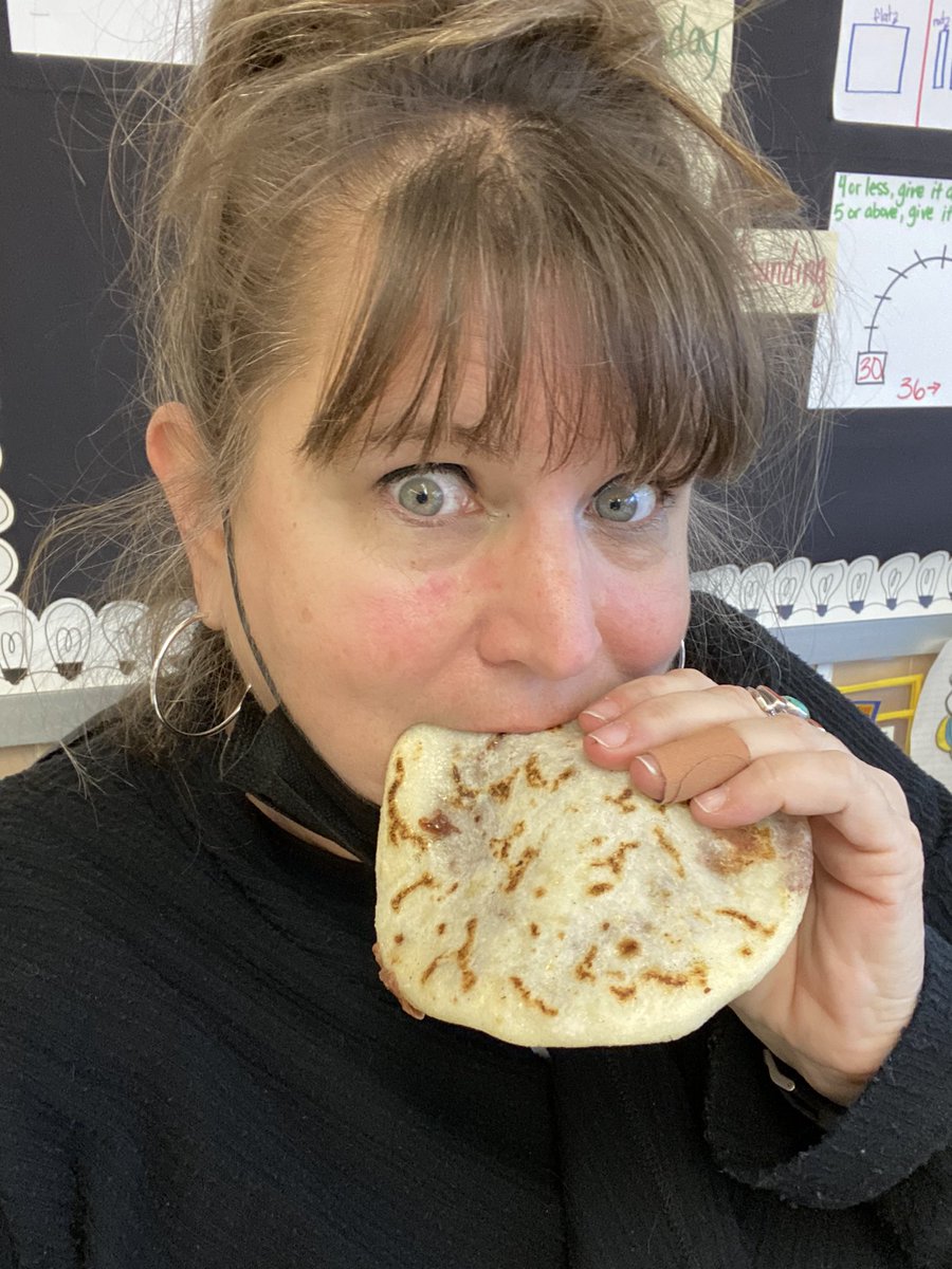 reiley_colin's tweet photo. Doesnβt take much to make me happy! Homemade pupusas from a former student just because is THE BEST HAPPY! Thank you Melanie, Abby, Rubby and Olga! @GuilfordEle #gatorsdeserveit22 #doesnttakemuch https://t.co/0YHx8QLOiK