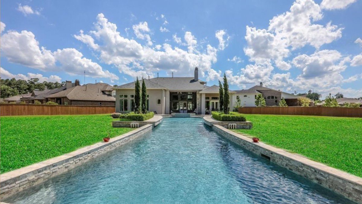 CarlosLoret's tweet image. ¿Con qué autoridad moral el presidente da clases de austeridad cuando su hijo vive a todo lujo en el extranjero? Aquí las mansiones que goza José Ramón López Beltrán en Houston. Hasta tiene cine privado. El reportaje de @latinus_us y @MXvsCORRUPCION: youtu.be/H2z0aUrJpD4