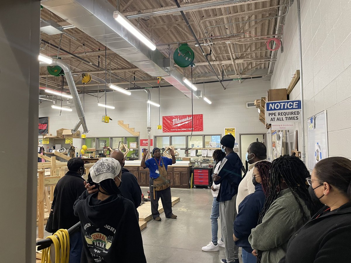 fscc_academy's tweet photo. We enjoyed showcasing all the Academy has to offer to our community. Parents of current &amp; prospective students were able to experience the Academy Way! Thank you @LadsonAnna for organizing a great Open House. @parents4edu_SF @HutchensTiffany @FultonCoSchools @FCSCTAE https://t.co/xnFGlZ5HDr