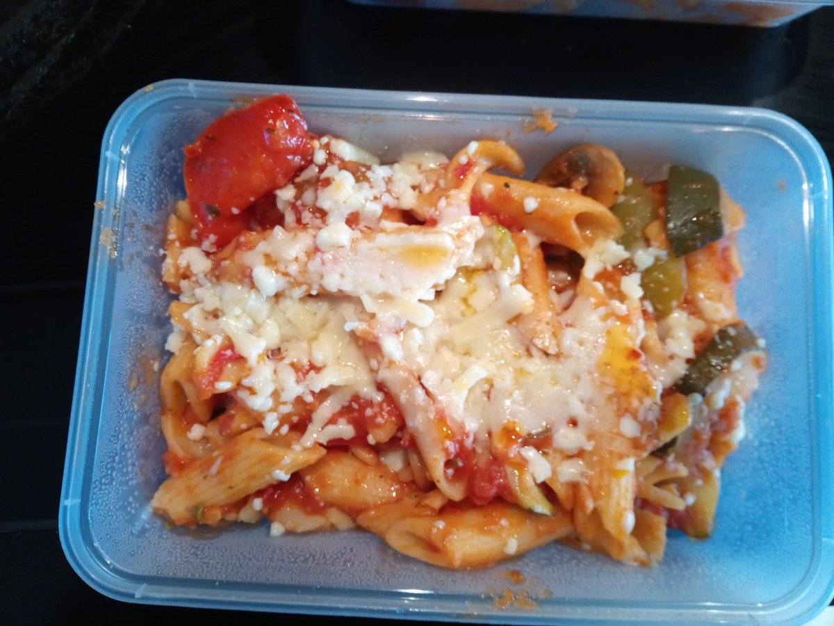 SloughOutreach's tweet photo. Today's hot meals #ChunkyPasta have been cooked and prepared by our selfless #OutreachChef @JazDial 👇🏽😋 https://t.co/KqpBKVLydy