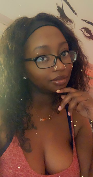 Watch Nefertitties's leaked NSFW photo on TwXstars