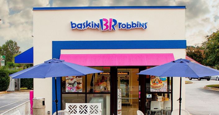 roxxit's tweet photo. Police Called To Local Baskin Robbins Are Horrified To Discover Body Frozen In Chocolate . . .
https://t.co/OXtnN95zoP https://t.co/uXy6UbjC1Z