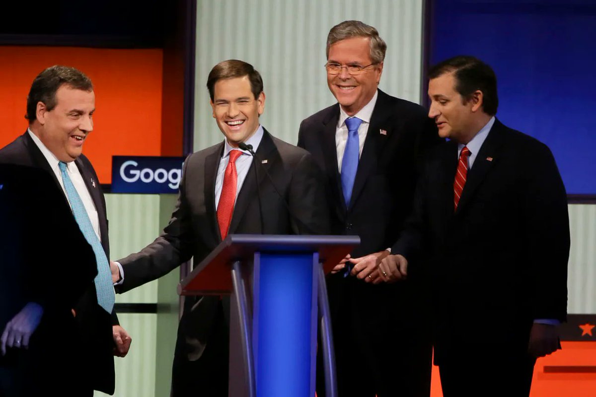 6 år siden i dag: Trump droppet tv-debatten i Iowa. «Alle på denne scenen er dumme, feite og stygge. Og Ben, du er en forferdelig kirurg», sa Cruz, til latter fra salen. «Sånn, da da har vi fått unnagjort Donald Trump-delen av programmet.» #sirkuset (s.92) ampol.no/sirkuset