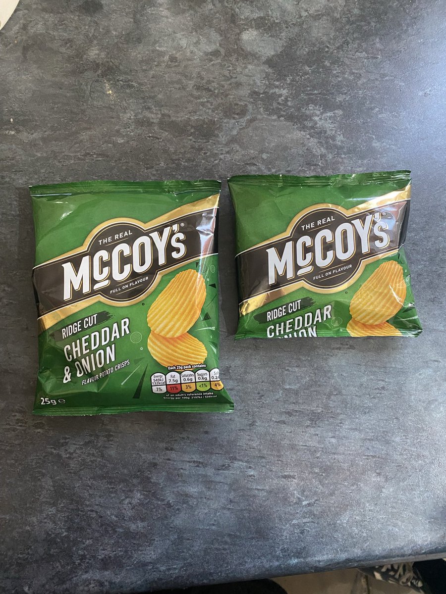 tiahowse95's tweet photo. What is going on here @McCoys , least I can’t say that the bag is half air half crisps 🤣🤣 https://t.co/5oMNMj0N0l