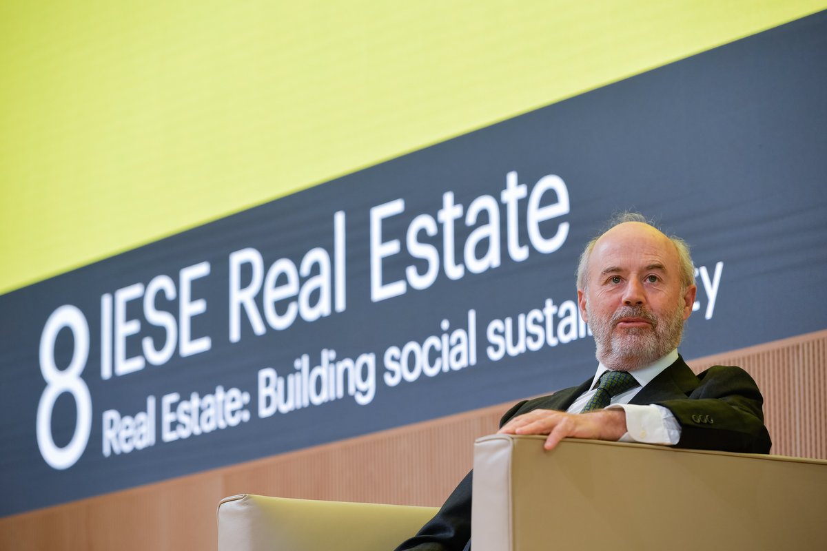 iesebschool's tweet photo. ¿Cómo están afectando los cambios sociales al sector inmobiliario? El prof. @CarlesVerg invitó a la reflexión sobre el impacto de la #pandemia en el mercado de la vivienda durante el 8 #IESErealestate en #Madrid. Leer más: https://t.co/uISo0foiqm https://t.co/HiGtBtqPRh