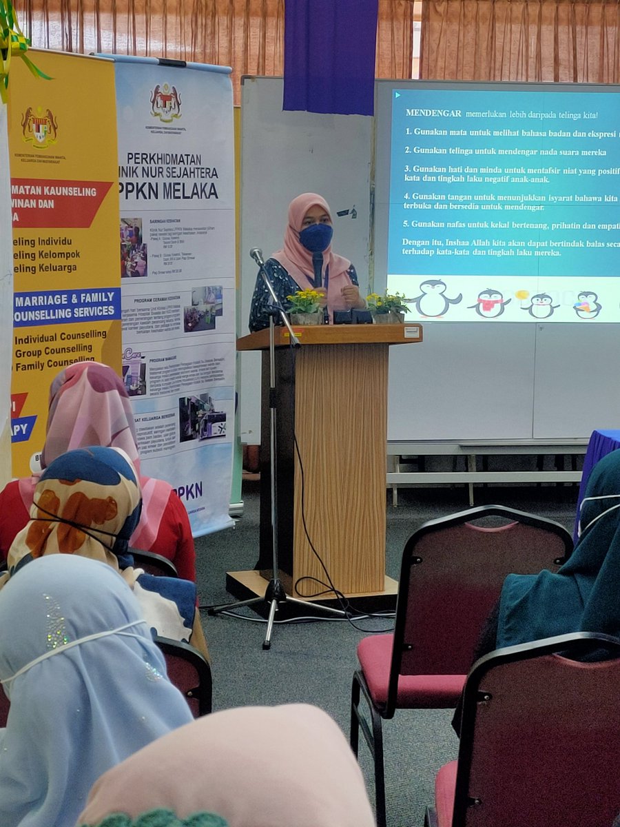lppknmelaka's tweet photo. Kursus IlmuKeluarga@LPPKN - Rumahtangga vs Kerjaya bersama peserta dari jabatan/agensi Kerajaan Negeri Melaka.
#KitaJagaKita #KitaJagaKeluarga #KeluargaMalaysia #LPPKN https://t.co/7g4MwmcmAm