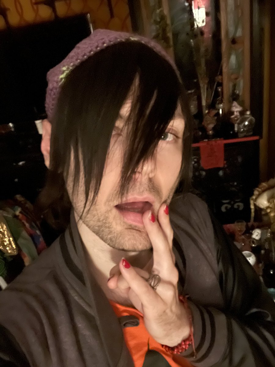 cigneutron's tweet photo. This photo Made me cum to the realization that the path to my personal healing and fulfillment lies in becoming the artist I  always wanted but was never allowed to be 🌈♎️💋💄👺☠️-SKxxx Bangz iz back ⚡️🕉❤️‍🔥
[A1S] 

#emo #OGemo #nonbinary #NFT #irreverentism https://t.co/1GICgsW7ab