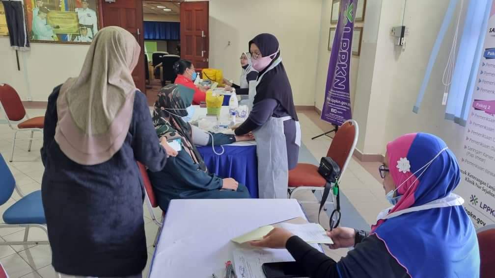 lppknmelaka's tweet photo. Klinik Bergerak LPPKN Melaka membuat pemeriksaan kesihatan di Ibu Pejabat Polis Kontinjen Melaka

#KitaJagaKita #KitaJagaKeluarga #KeluargaMalaysia #LPPKN https://t.co/UWfdn4eZgL