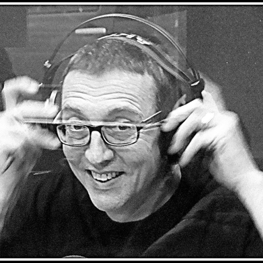 RadioBlanes's tweet photo. A les 9 de la nit nou capítol de "La Bullanga" programa presentat i dirigit per en Carles 
sintonitza el 97,7 FM o bé connectat a https://t.co/pVpjcJvUsp https://t.co/UiV0xXqTrc