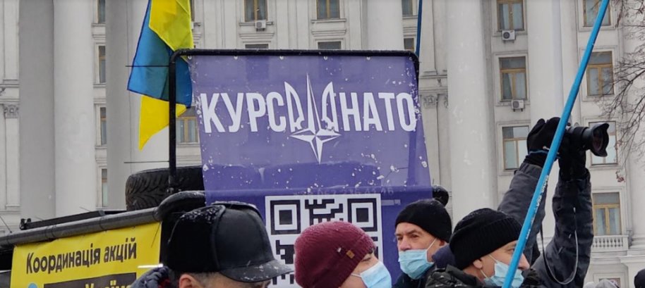 #КурсНАТО While #Russia is amassing troops at #Ukraine's borders, it is critically important that Ukraine continues to implement reforms for resilience: judicial, anticorruption, of SBU, defense procurements &amp; anti-trust. The appeal of CSOs to <a href="/ZelenskyyUa/">Volodymyr Zelenskyy / Володимир Зеленський</a> nato.in.ua/2022/01/27/zve…