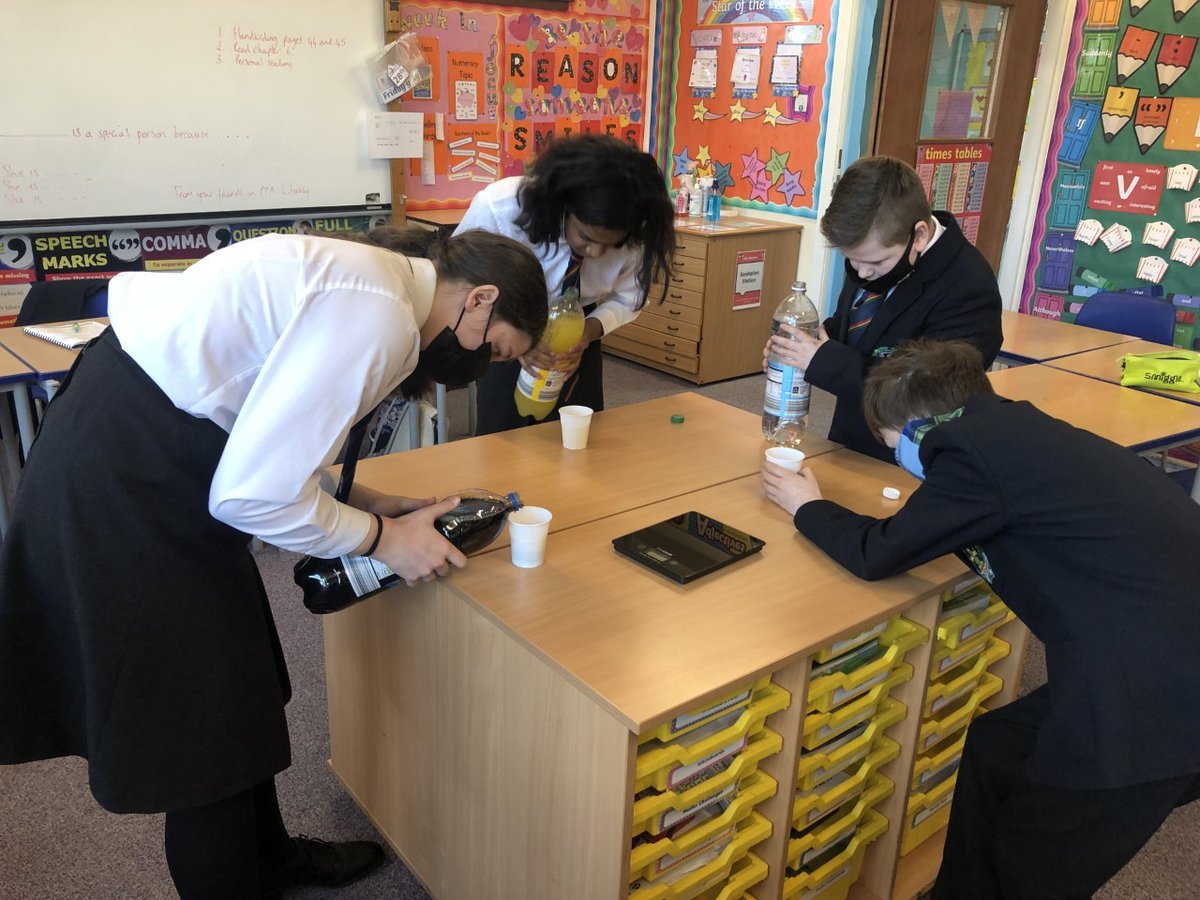 QVSchool's tweet photo. Great fun for P7 this week Well done to all our P7 Scientists!
A successful Thursday Science afternoon  - Do gases weigh anything? Extra bonus at the end, getting to drink the fizzy juice! https://t.co/GEXjtnzRKw