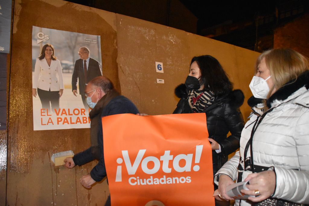 Comienza la campaña electoral en #CastillayLeón. 

Nuestras concejalas del Grupo Municipal de #Ponferrada han acompañado al número tres de <a href="/CiudadanosCs/">Ciudadanos 🇪🇸🇪🇺</a> por #LeónESP a las <a href="/Cortes_CYL/">Cortes de Castilla y León</a>, <a href="/SigifredoBenavi/">Sigifredo Benavides</a> a la tradicional “Pegada de carteles” en #ElBierzo. 

#ElValorDeLaPalabra #13F