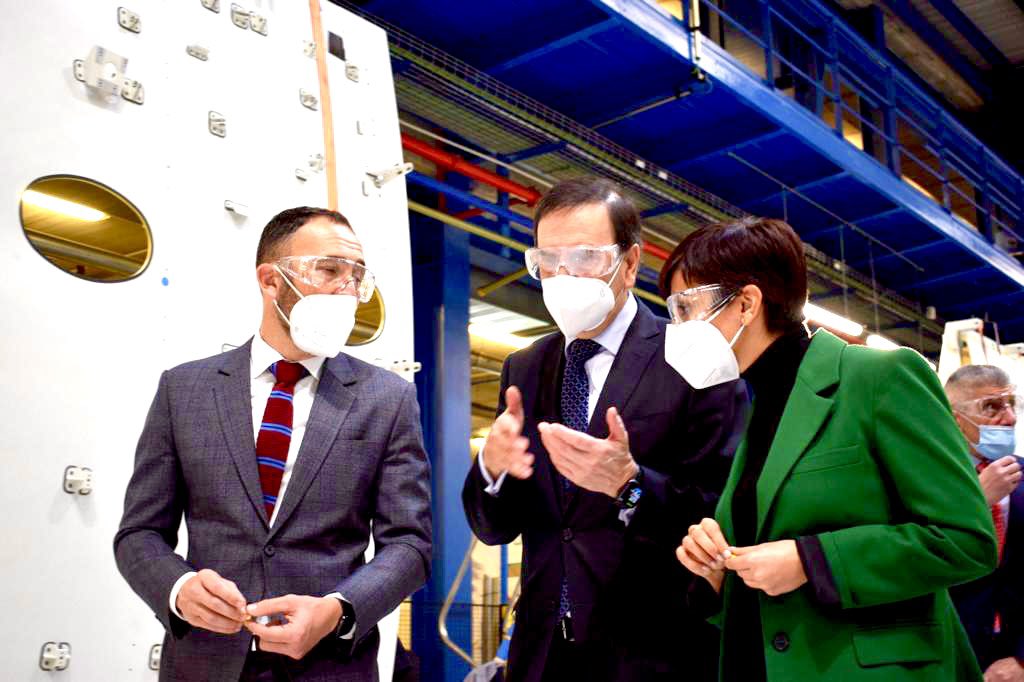 DenisItxaso's tweet image. Visita hoy con la Ministra de Política @territorialgob y Portavoz @isabelrguez a la planta alavesa de #Aernnova en la q hemos podido comprobar las capacidades tecnológicas del sector aeronáutico vasco. Encuentro junto a @IdoiaMendia para compartir visión industrial con el G.Vasco