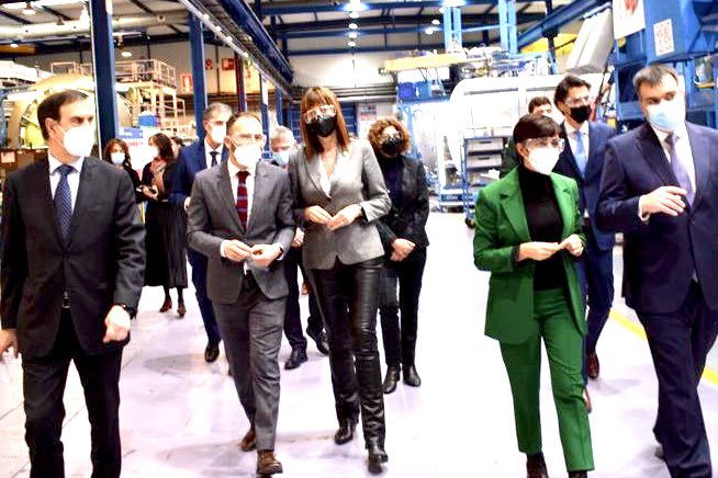 DenisItxaso's tweet image. Visita hoy con la Ministra de Política @territorialgob y Portavoz @isabelrguez a la planta alavesa de #Aernnova en la q hemos podido comprobar las capacidades tecnológicas del sector aeronáutico vasco. Encuentro junto a @IdoiaMendia para compartir visión industrial con el G.Vasco