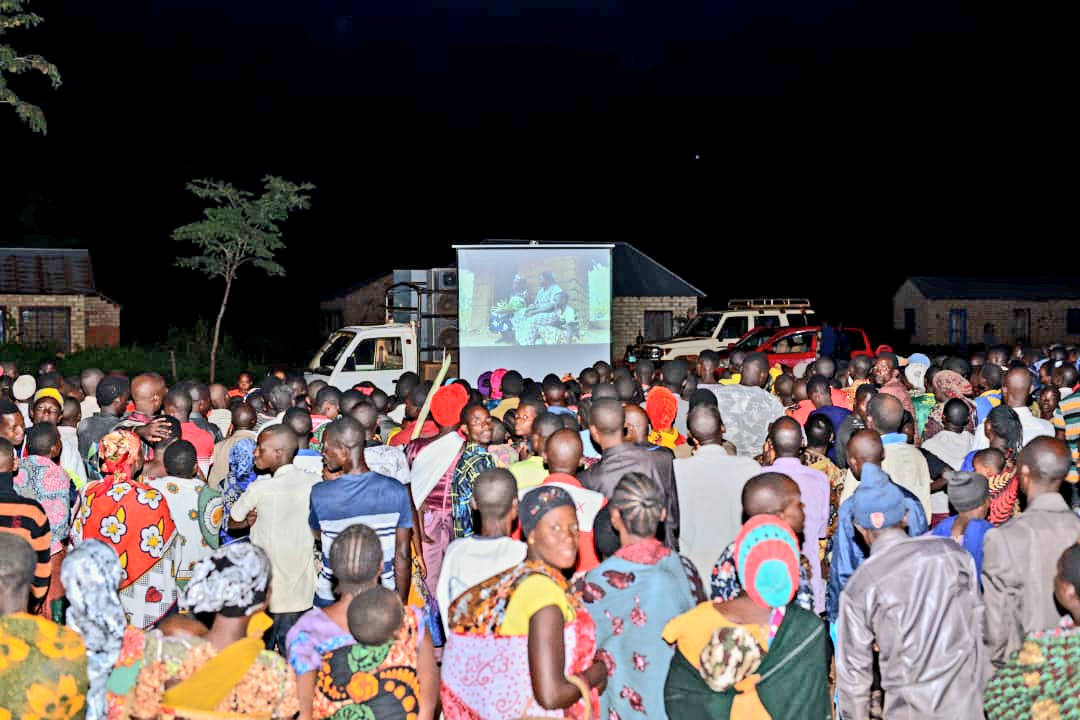 SufiQasim's tweet photo. During ongoing community awareness sessions on #TiP in #Kasulu DC &amp; TC by #IOM, funded by #ONEFUND, parents &amp; children were able to share their views on  #internalTiP in their communities &amp;  pledged to Government &amp; partners for action &amp; assistance. 
#SDGs
#GCM
#STOPTiP https://t.co/UvL0oUJSih