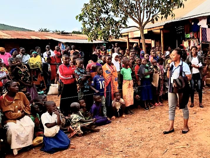 SufiQasim's tweet photo. During ongoing community awareness sessions on #TiP in #Kasulu DC &amp; TC by #IOM, funded by #ONEFUND, parents &amp; children were able to share their views on  #internalTiP in their communities &amp;  pledged to Government &amp; partners for action &amp; assistance. 
#SDGs
#GCM
#STOPTiP https://t.co/UvL0oUJSih
