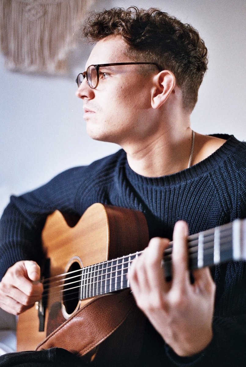 It’s pay day and what a better way than to spend it at the pub! We have Chris Barnes performing tonight from 9pm! 🎶
