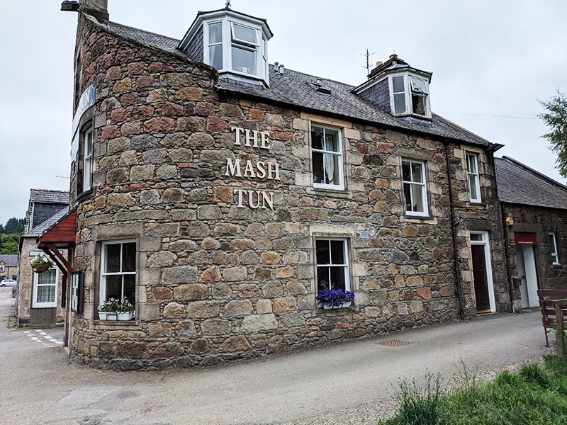 TheBBDirectory's tweet photo. Located on the edge of the River Spey, The Mash Tun is a charming property that provides whisky themed bedrooms and locally sourced food. A contemporary Scottish menu is served in their relaxing bar area. 
https://t.co/cdjE7lTWI4
#Aberdeenshire #CharmingProperty @MashTunAberlour https://t.co/CalXyOidNw