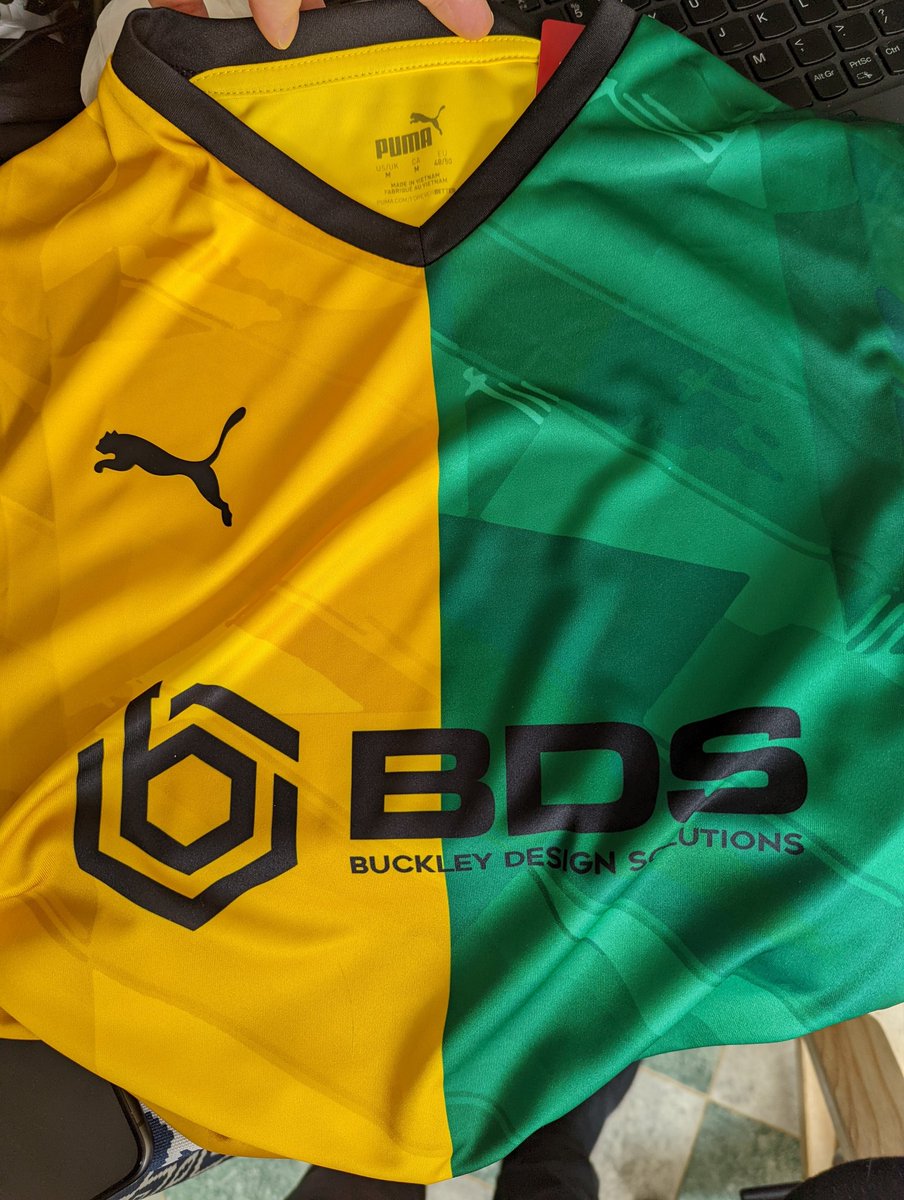 ThomasHall44's tweet photo. @SPaddockFC @MrStephenHowson was very excited to finally get the gold &amp; green kit but the badge appears to have fallen off at some point. Appreciate it's been a pain to sort these but any chance of getting one with the badge? https://t.co/Q2iKOEVf8p