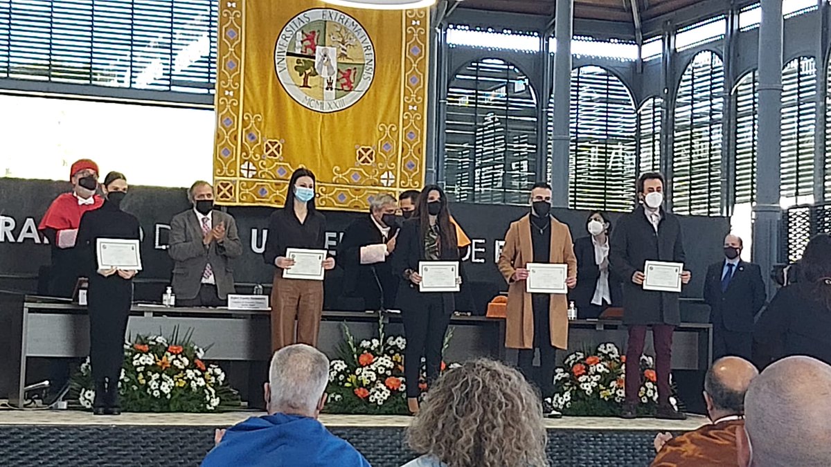 CUMe_UEx's tweet image. En el acto por la Festividad de Santo Tomas de Aquino, la @infouex ha premiado a los mejores expedientes del curso 20-21. Enhorabuena a los alumnos premiados del @CUMe_UEx #Informática #Teleco #DiseñoIndustrial #Enfermería #Geoinformación #MásterInvestigación #MásterInnovación
