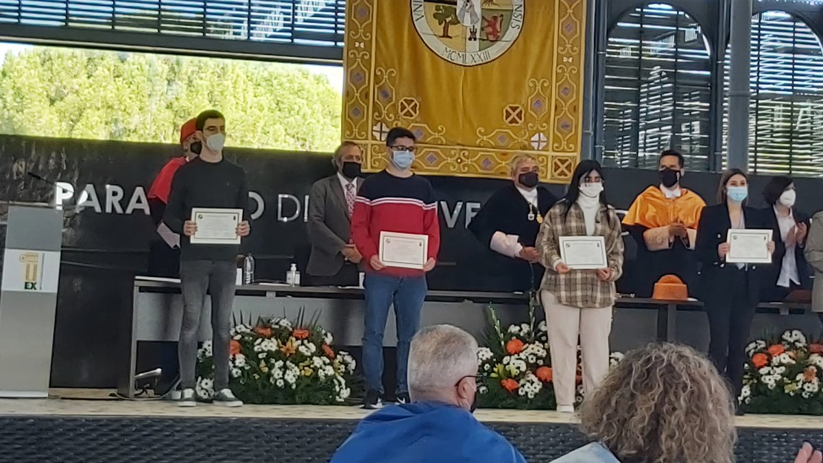 CUMe_UEx's tweet image. En el acto por la Festividad de Santo Tomas de Aquino, la @infouex ha premiado a los mejores expedientes del curso 20-21. Enhorabuena a los alumnos premiados del @CUMe_UEx #Informática #Teleco #DiseñoIndustrial #Enfermería #Geoinformación #MásterInvestigación #MásterInnovación