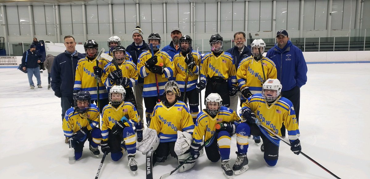 Peewee Tier 4 Medium Championship - Norwood defeats Franklin 5-2.  Congratulations Norwood !