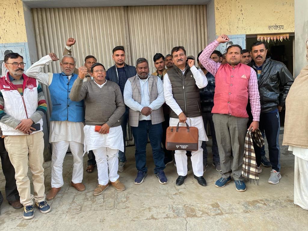 SDidwara's tweet photo. आज मिरापुर विधान सभा के बेहड़ा सादात मंडल के सभी शक्ति केंद्र प्रमुख व बूथ के प्रमुख की मीटिंग ली जिस में वहाँ के मंडल अध्यक्ष दिनेश सैनी व महामंत्री संदीप शर्मा व मंडल प्रभारी जगदीश पांचाल जी साथ में रहे https://t.co/L61sjVqRMA