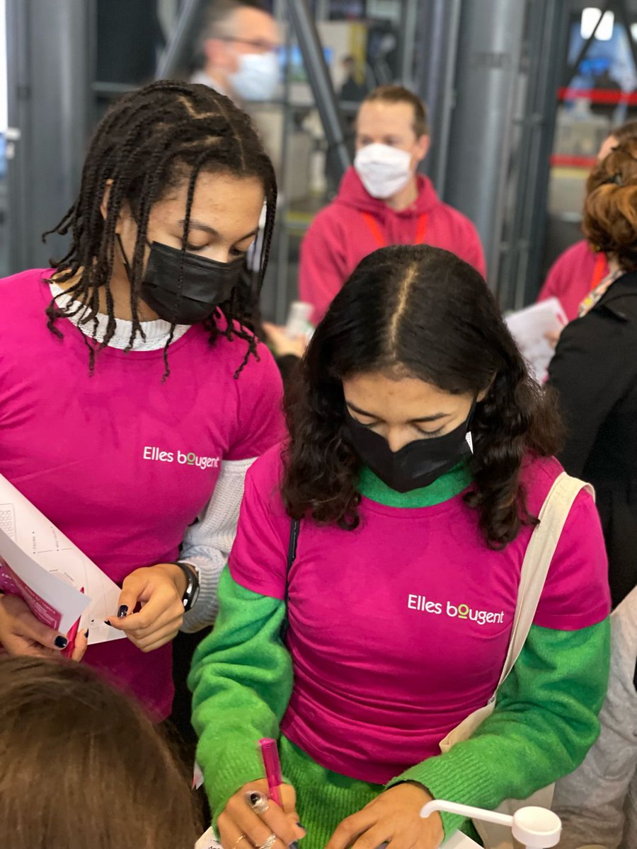Elles bougent (@ellesbougent) on Twitter photo Les collégiennes et lycéennes découvrent les métiers de la #défense avec <a href="/Ellesbougent/">Elles bougent</a> à la #FabriqueDéfense
#orientation #EB Les collégiennes et lycéennes découvrent les métiers de la #défense avec <a href="/Ellesbougent/">Elles bougent</a> à la #FabriqueDéfense
#orientation #EB
