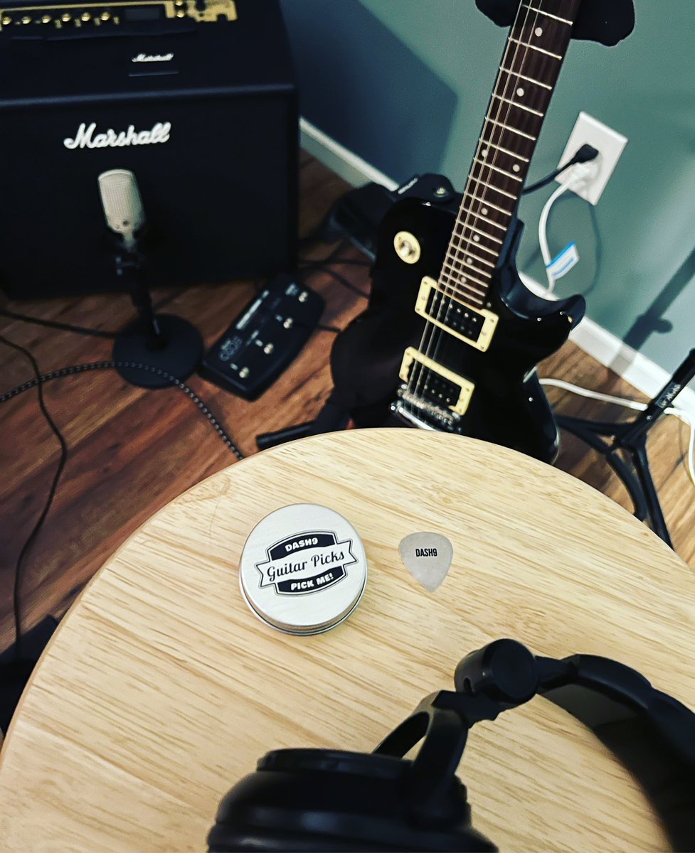 tonyandrewsmusi's tweet photo. When you get cool custom picks for Christmas! Recording some rhythm tracks last night for the new #dash9 album I’m working on 👍🏻 thanks @thedailykaily and Alex!
#originalmusic #guitarpicks #marshallamps #shure #tascam #epiphone #lespaul #dash9studio #dash9music https://t.co/0T71OgbtIY