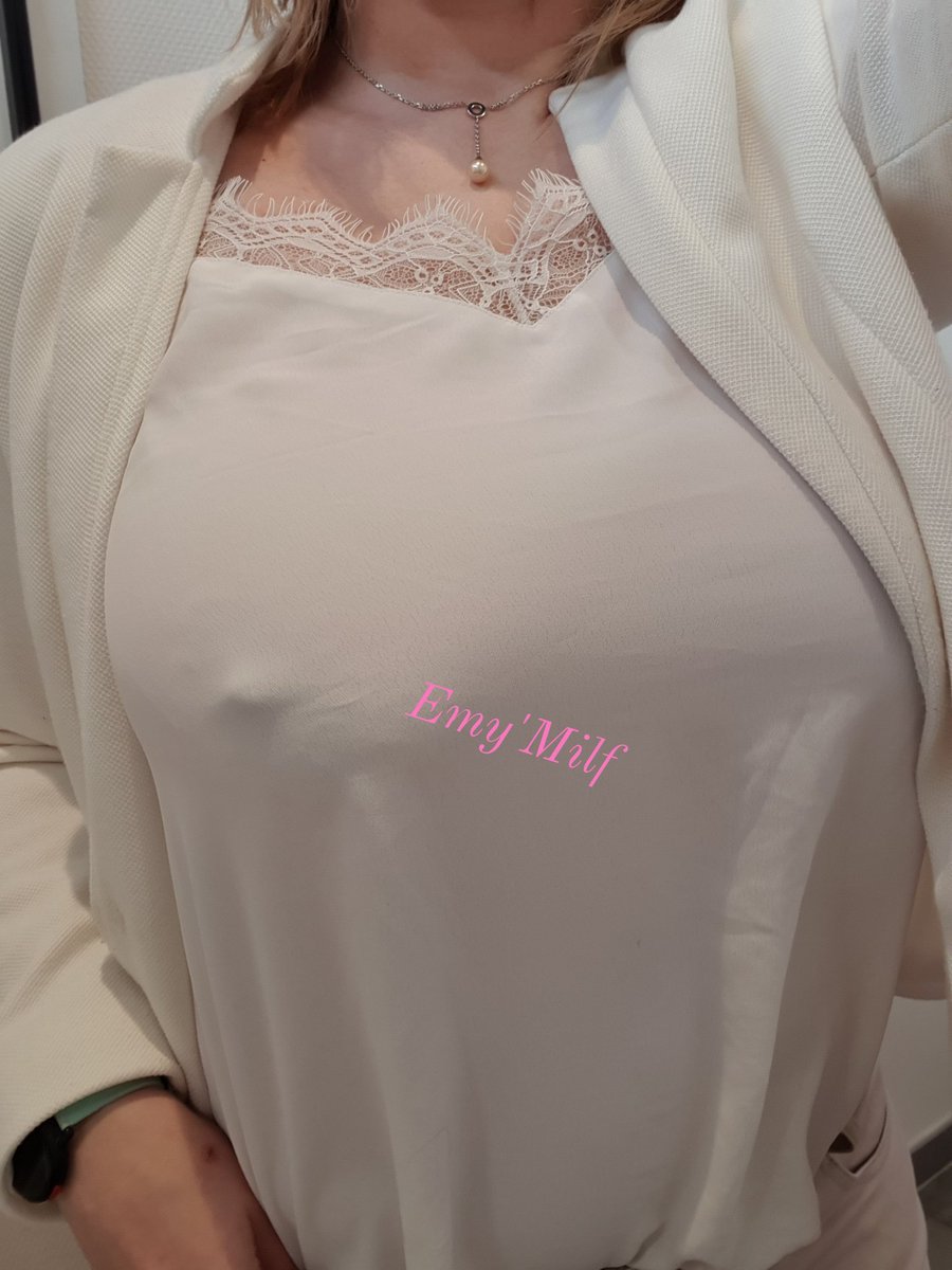 EmyMilf's tweet photo. Avec ou sans t shirt je vous souhaite un bon vendredi sein https://t.co/jmY7n7sZ4i
