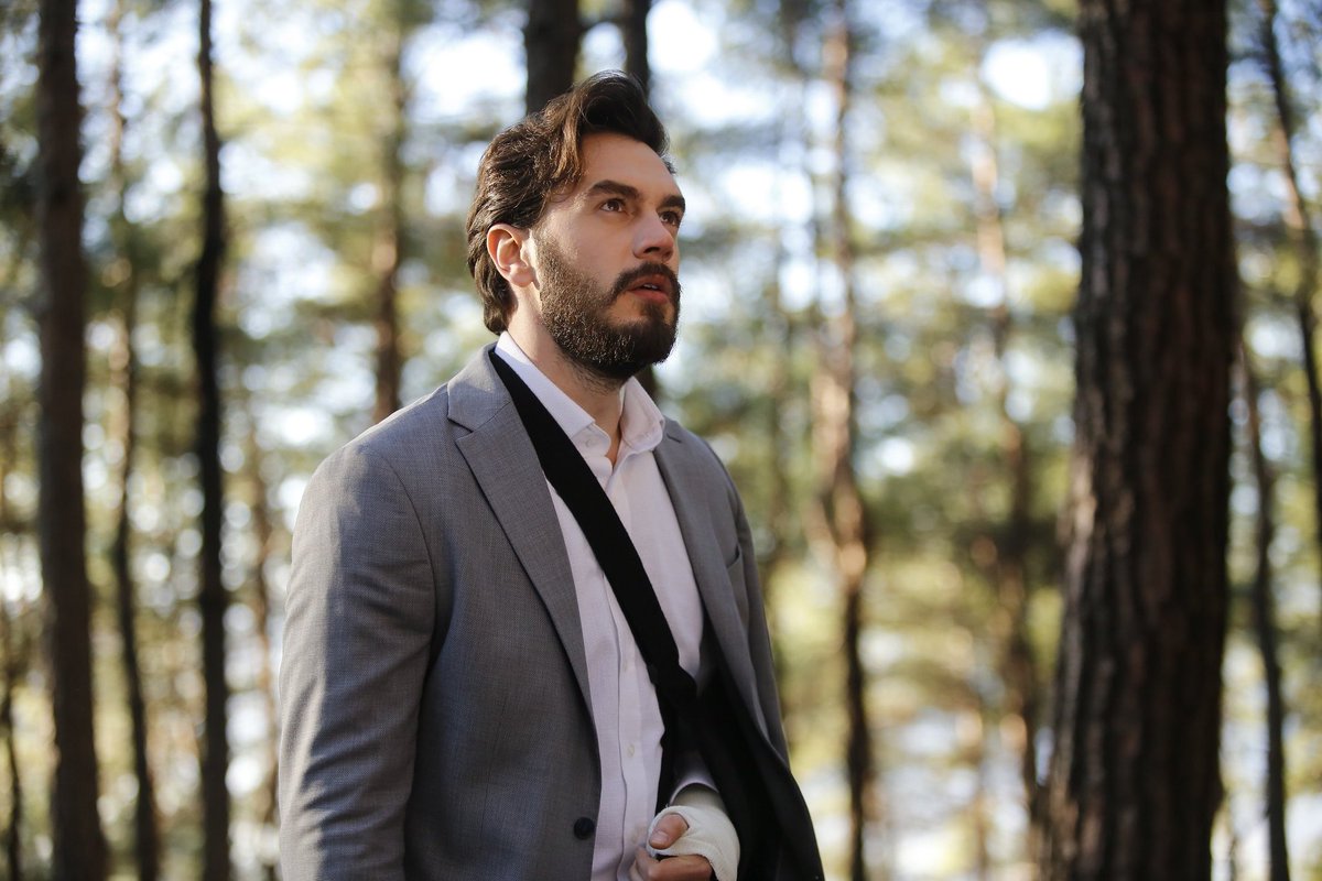 Elkizibr's tweet photo. 📸 • Fotos promocionais do 13º episódio de El Kızı. 

Nenhum segredo fica escondido para sempre!

• #ElKızı • #EzHar •
• #İsmailEgeŞaşmaz • #SevdaErginci • https://t.co/HEdxCy1993