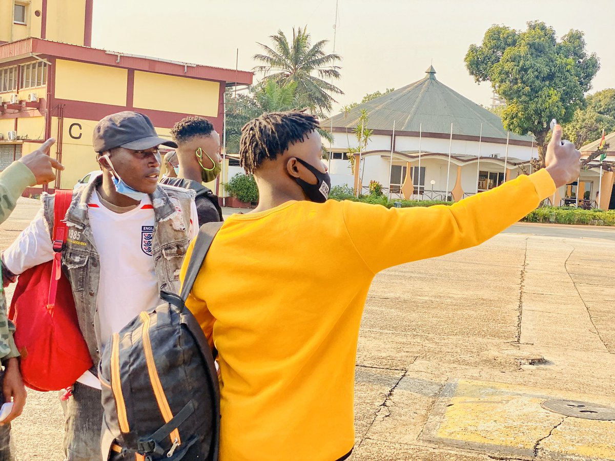 OIMGuinee's tweet photo. «Je reviens pour me donner une nouvelle chance avec le programme de réintégration. Aprés 4 ans de souffrances au Nord, j’ai préféré revenir car mes amis qui sont entrés en Europe souffrent aussi » Sanussy, 1 des 146 migrants assistés dans le retour au pays. #AfricaTrustFund https://t.co/5MPhHjYD2P