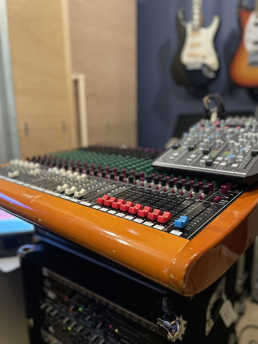 tkdai67's tweet photo. Recording

スネアに #sslsix サミング
あとは卓はATB16で
drawmerとかdbxとか色々

古いけど私好みのHD192ioで96khzかな。 https://t.co/h2D1dRbfrn