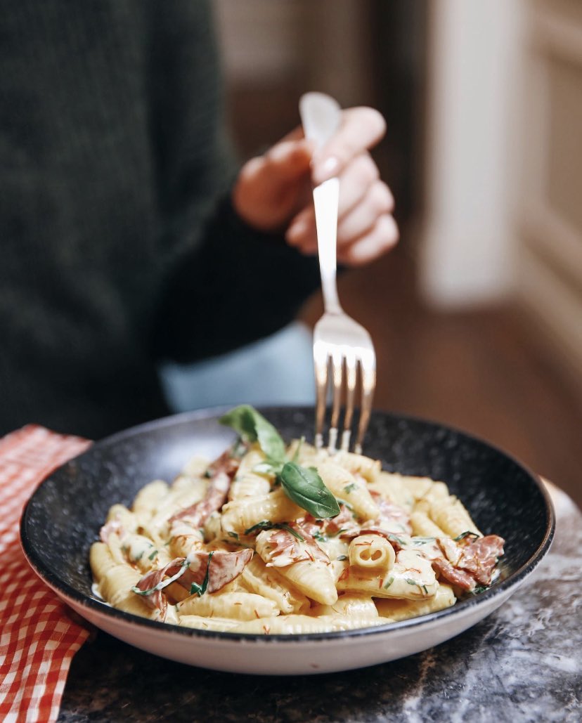 Makarna!😍 Ne zaman ihtiyacın olsa en hızlı şekilde hazır olan, hep gülümseten ve mutlu eden, hiç pişman etmeyen en yakın arkadaş gibi her haliyle hep yanında. 😌

#cookshop #cookshoptr #makarna