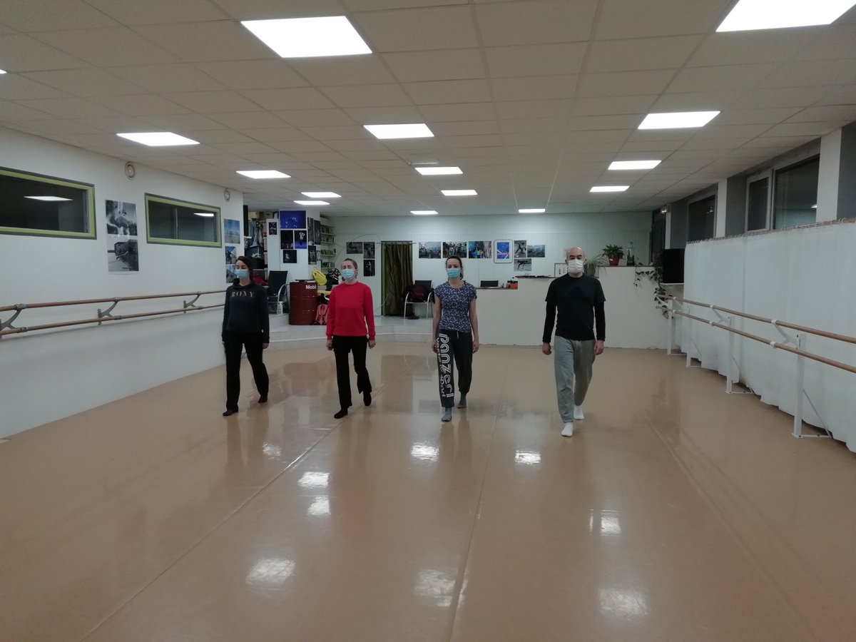 LTDSciences's tweet photo. Danser les maths c'est possible ! 🧐💃
Retour en images sur la formation Maths & Danse pour préparer des ateliers pour le festival La Preuve Par 9 !!
Si vous aussi vous avez envie de danser le madison avec des contraintes de symétrie rendez-vous du 7 au 14 mars 🎶🥳 https://t.co/ym74vypmZD